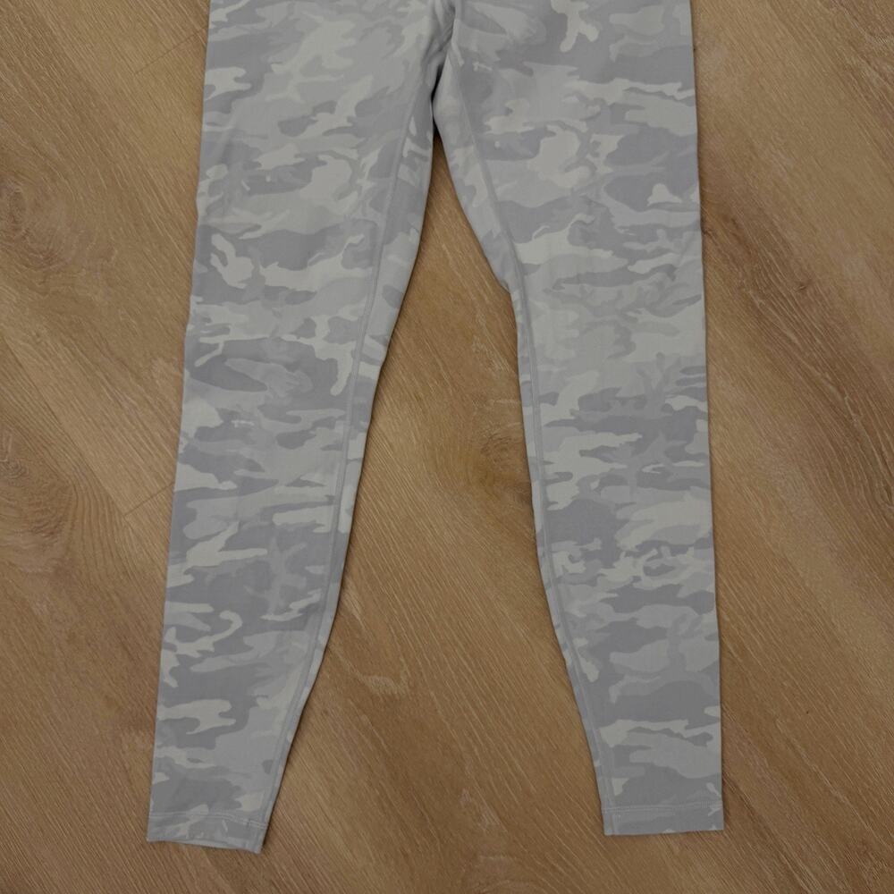 Women’s Lululemon Wunder Under Leggings White Camouflage Print Size 12 - Picture 3 of 8